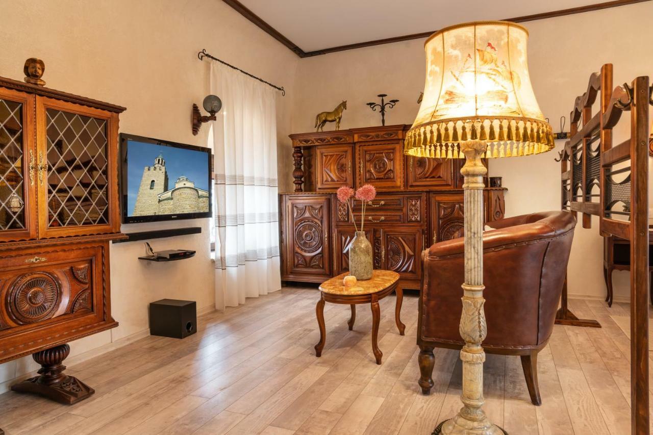 Historic Apartment In The Heart Of The City Veliko Tărnovo Exterior foto