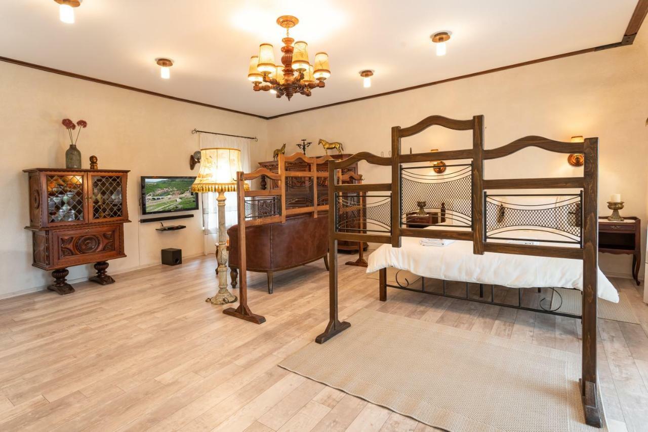 Historic Apartment In The Heart Of The City Veliko Tărnovo Exterior foto