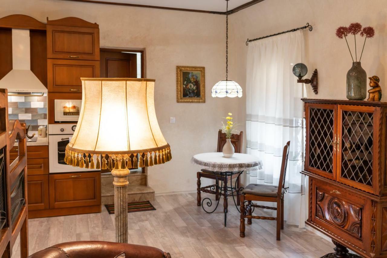 Historic Apartment In The Heart Of The City Veliko Tărnovo Exterior foto